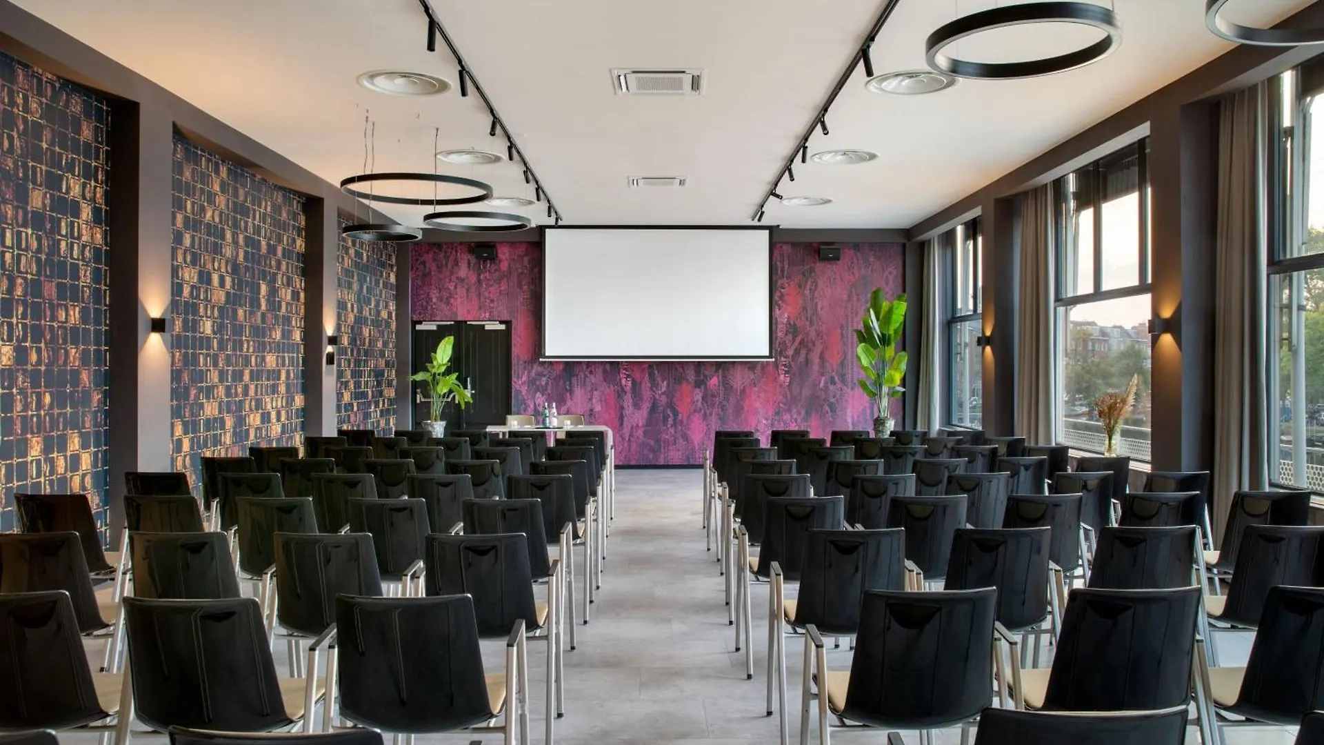 Apollo Hotel Amsterdam, a Tribute Portfolio Hotel  Amsterdam
