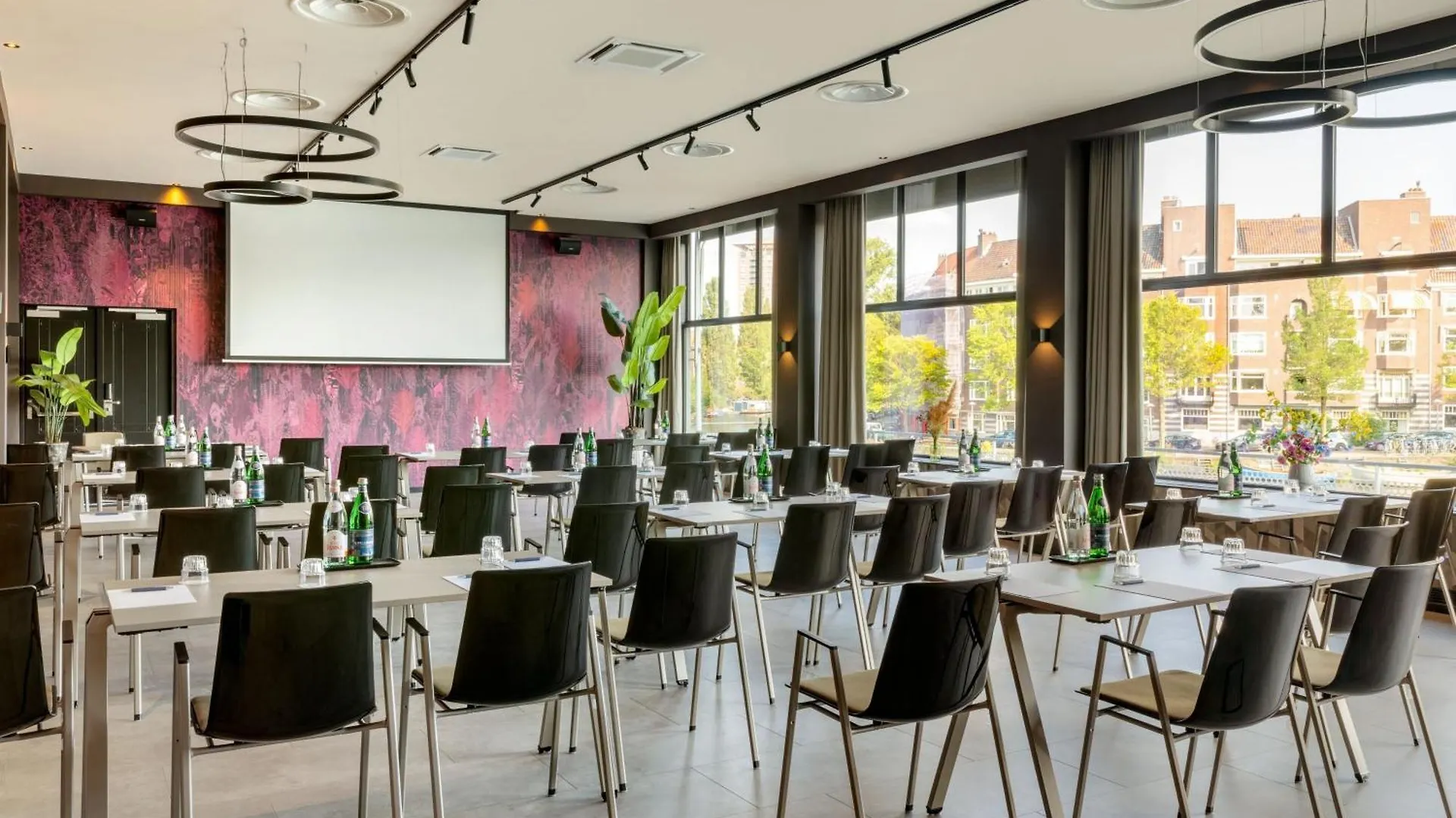 Apollo Hotel Amsterdam, a Tribute Portfolio Hotel Amsterdam